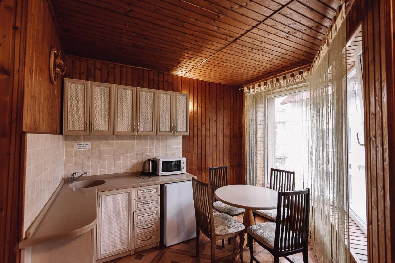 Toga Hotel Yablunytsya Bagian luar foto