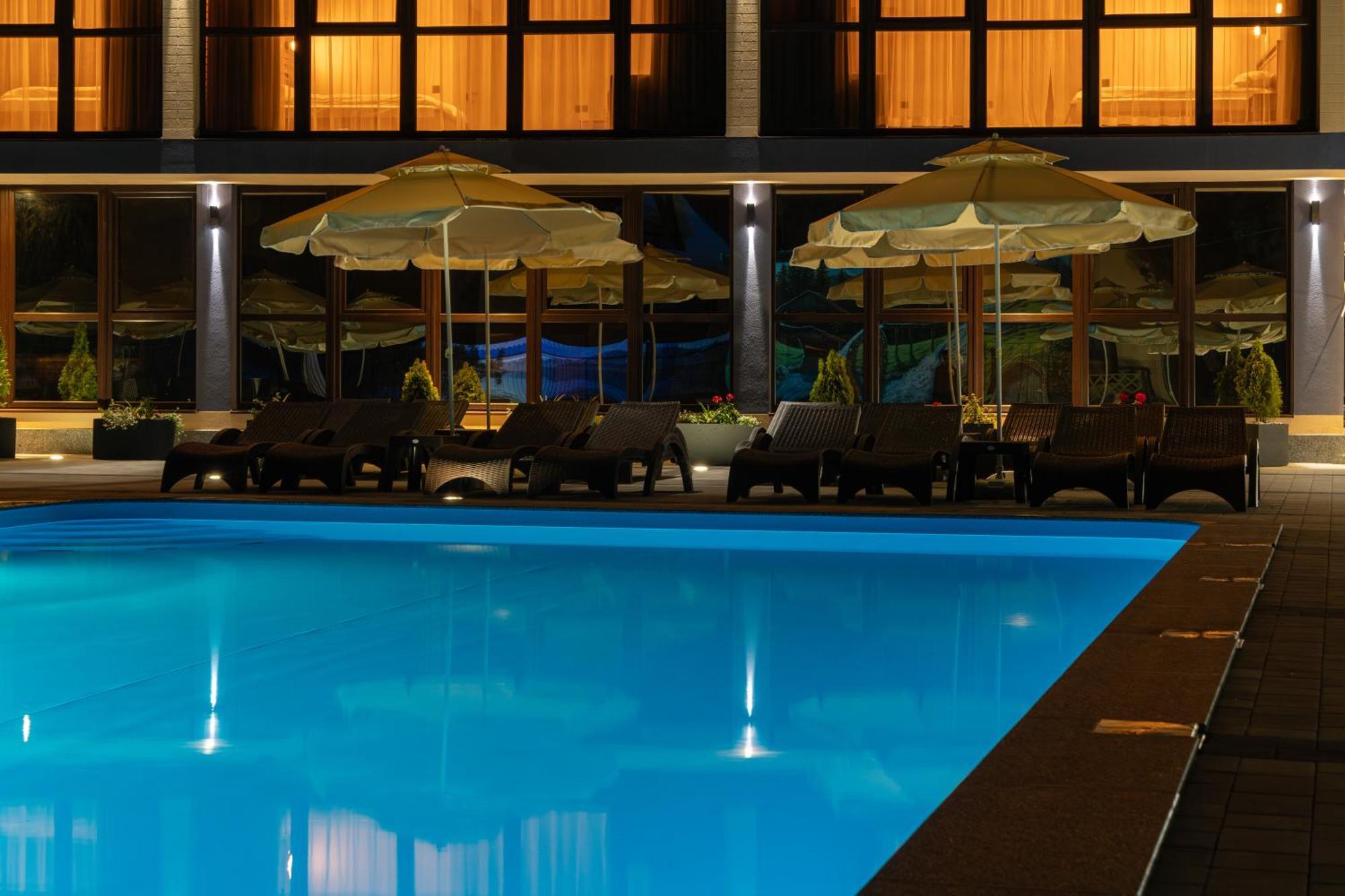 Toga Hotel Yablunytsya Bagian luar foto